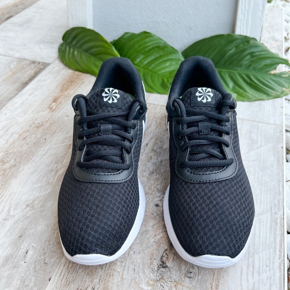 🤍🖤Nike Comfy day🖤🤍Tanjun  Running New - Picture 7 of 8
